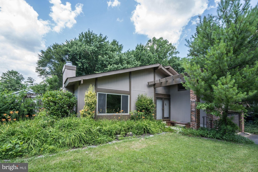 5913 Veranda Dr, Springfield, VA 22152 - photo 1