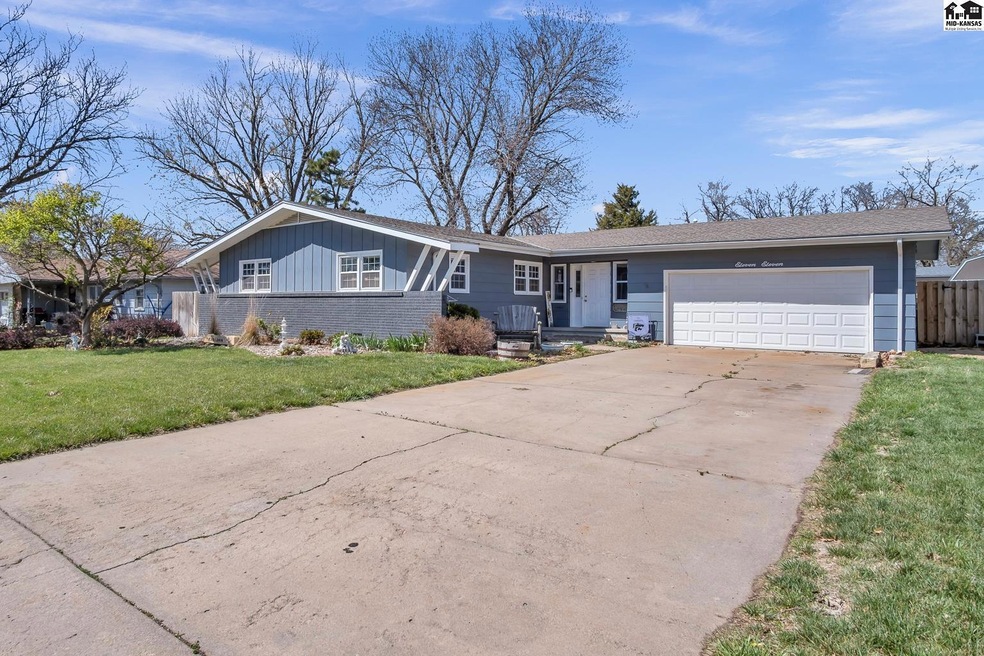 1111 Eastmoor Dr, McPherson, KS 67460 - photo 1