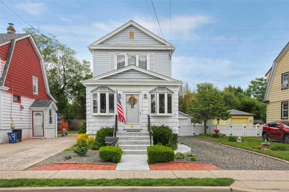 93 Cochran Place, Valley Stream, NY 11581 - photo 1