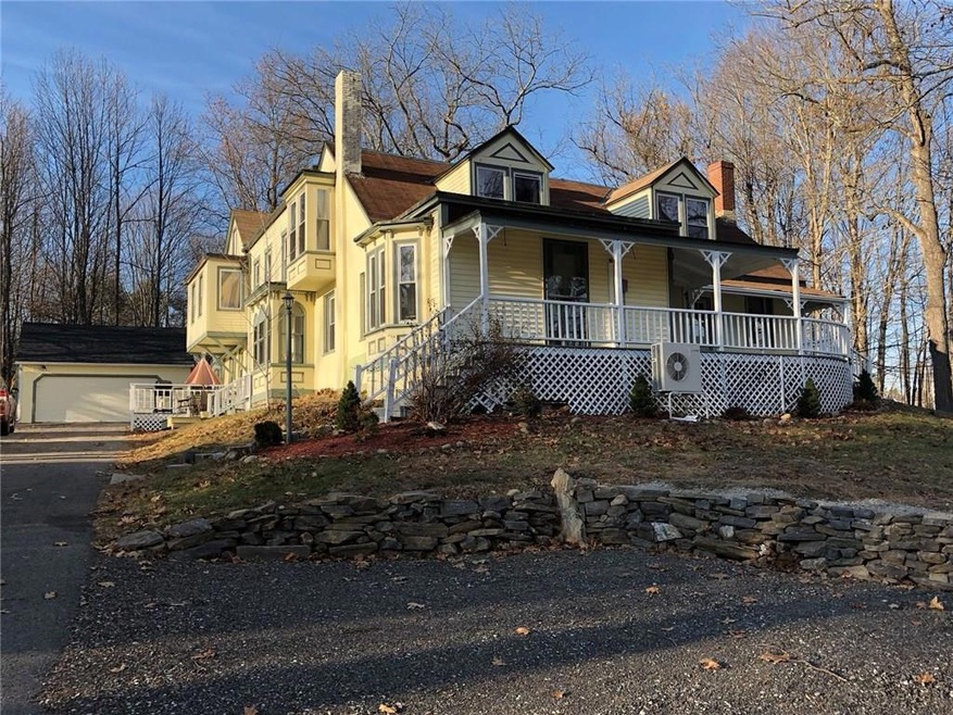 Beautiful mutli-unit farmhouse,...