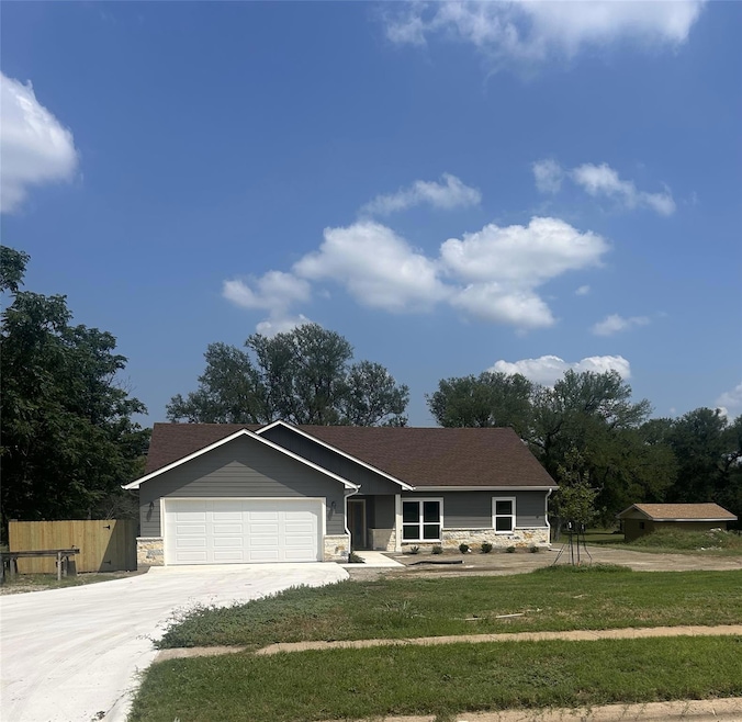 1415 Bluebonnet Dr, Marble Falls, TX 78654 - photo 1