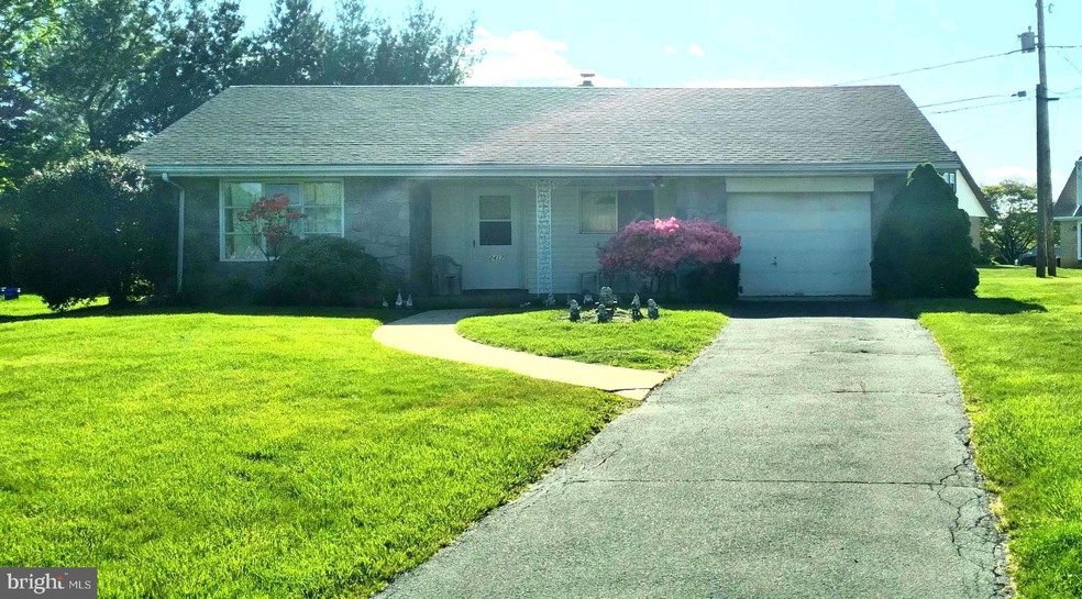 2417 Laurel Rd, Reading, PA 19609 - photo 1