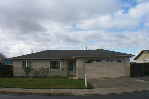 1293 Glengrove Ave, Central Point, OR 97502 - photo 1