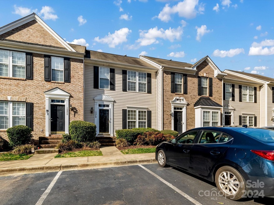 10946 Garden Oaks Ln, Charlotte, NC 28273 MLS CAR4109376