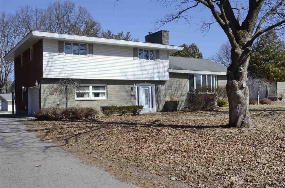 1008 Fairlane Rd, Schenectady, NY 12306 - photo 1