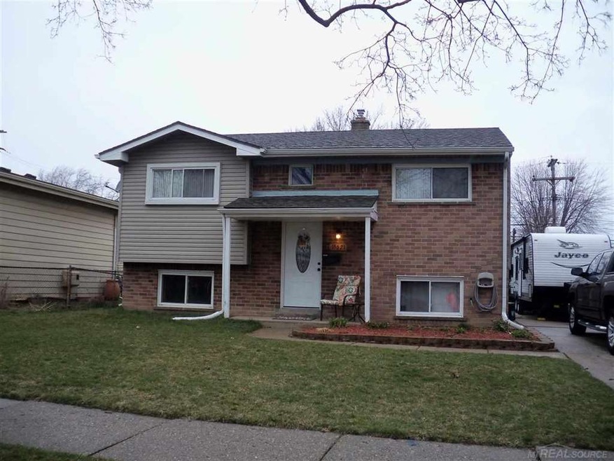 15621 Dugan St, Roseville, MI 48066 - photo 1