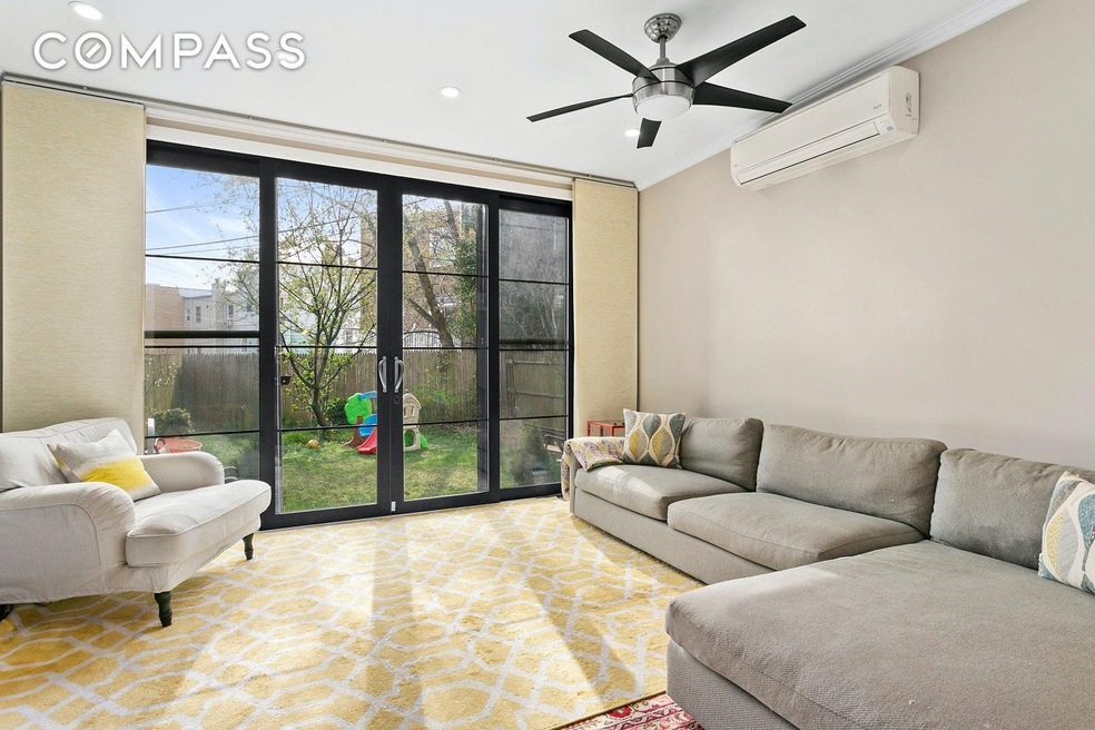 45-18 Newtown Rd unit TWNH, Long Island City, NY 11103 - photo 1