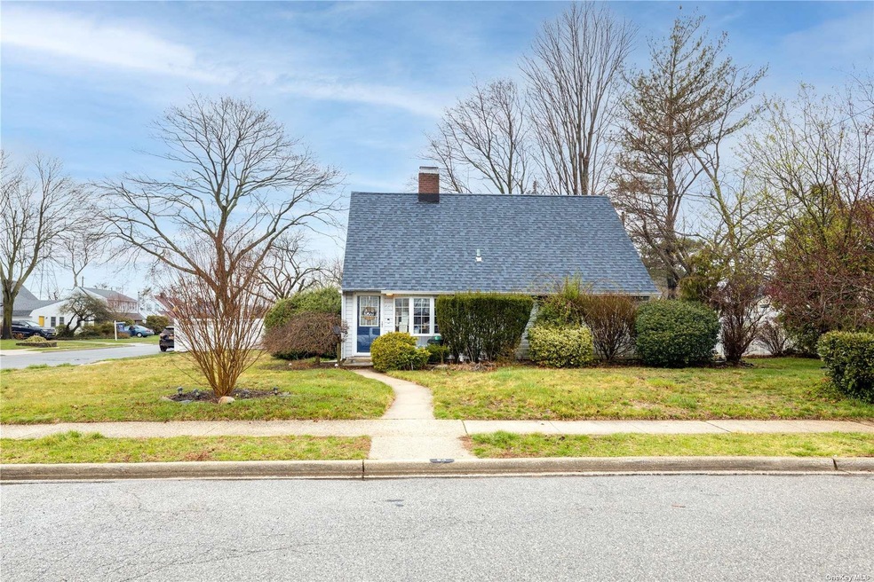 24 Mercury Ln, Levittown, NY 11756 - photo 1