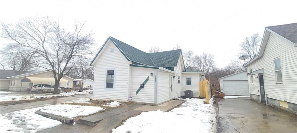 1712 W 7th St, Anderson, IN 46016 - photo 1