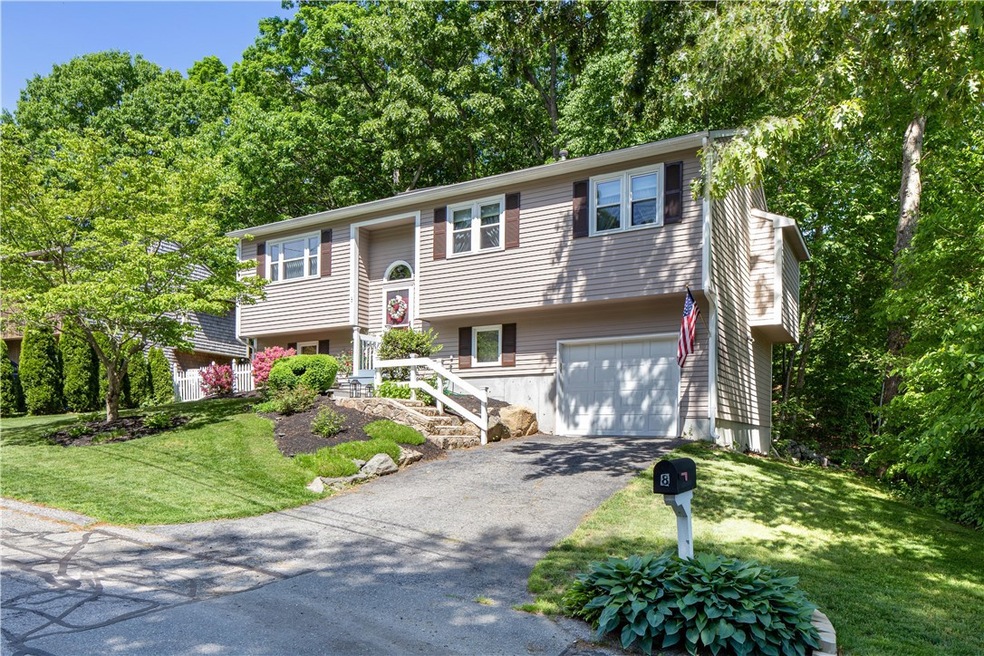 8 Beaver Creek Ct, Cranston, RI 02921 - photo 1