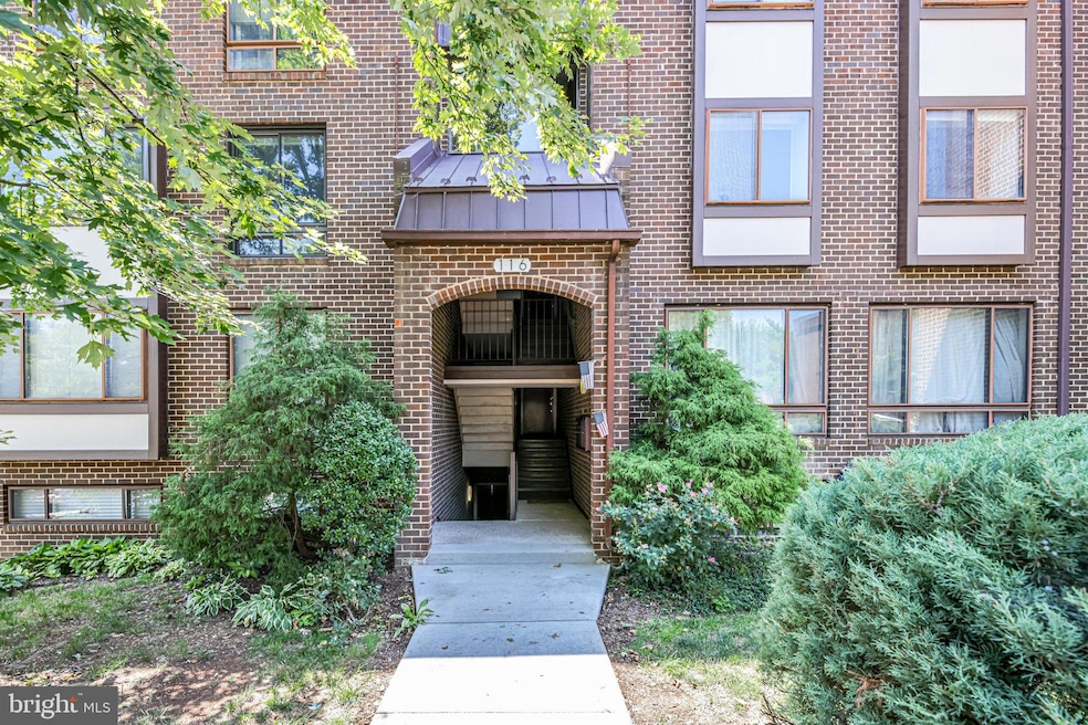 116 Roberts Ln unit 201, Alexandria, VA 22314 - photo 1