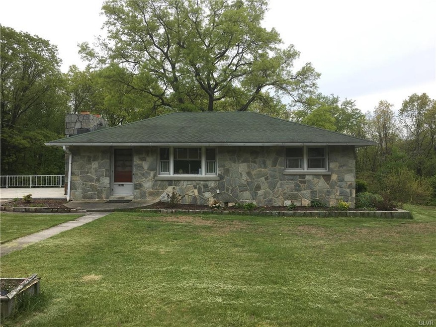 1080 Constitution Ave, Pen Argyl, PA 18072 - photo 1