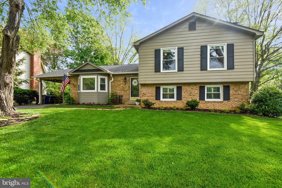 1900 Leo Ln, Alexandria, VA 22308 - photo 1