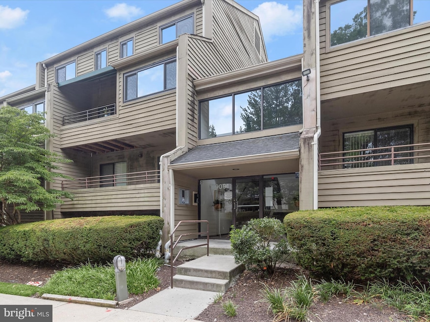 6909 Jones View Dr, Baltimore, MD 21209 - photo 1