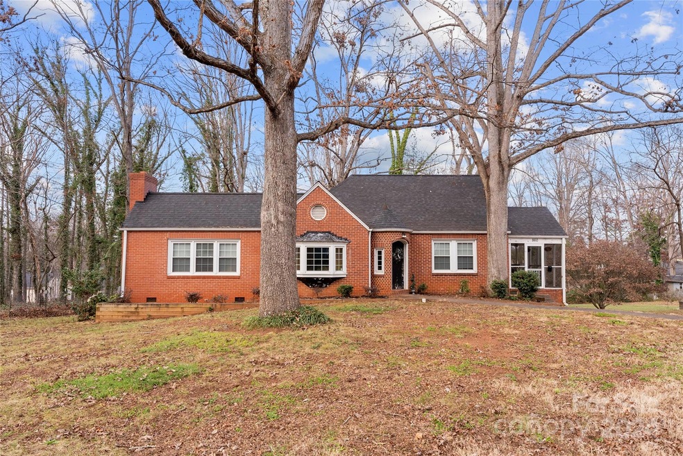 860 W Marion St, Shelby, NC 28150 - photo 1