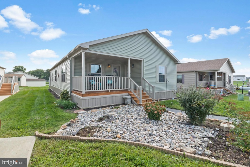 37 Emily Ln, New Holland, PA 17557 - photo 1