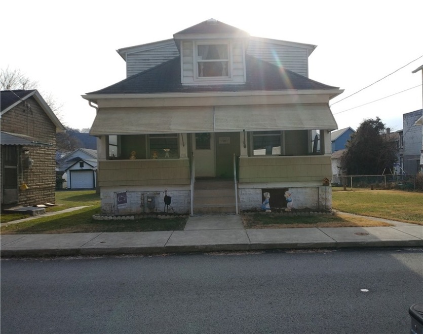 Nicely maintained 1 1/2 story.