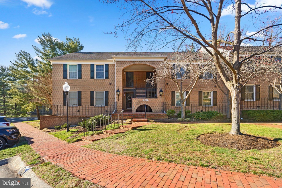 5700 Brewer House Cir unit 201, Rockville, MD 20852 - photo 1