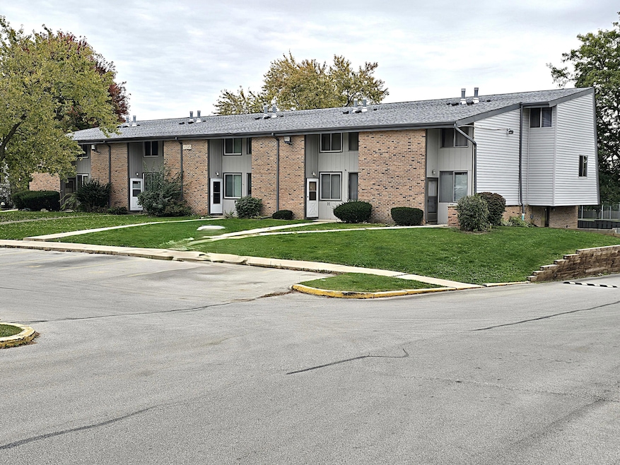 1522 Big Bend Rd unit G, Waukesha, WI 53189 - photo 1