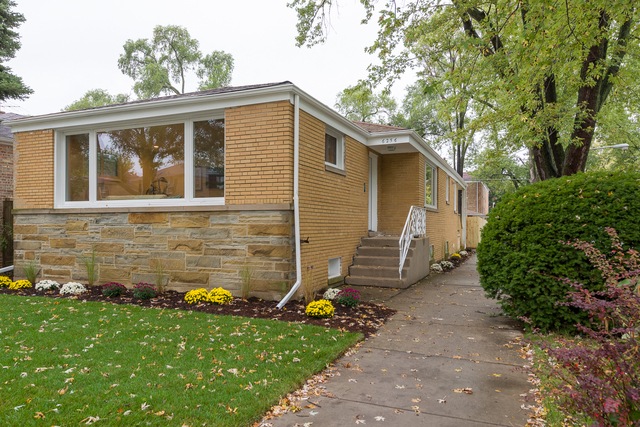 6256 N Sacramento Ave, Chicago, IL 60659 - photo 1