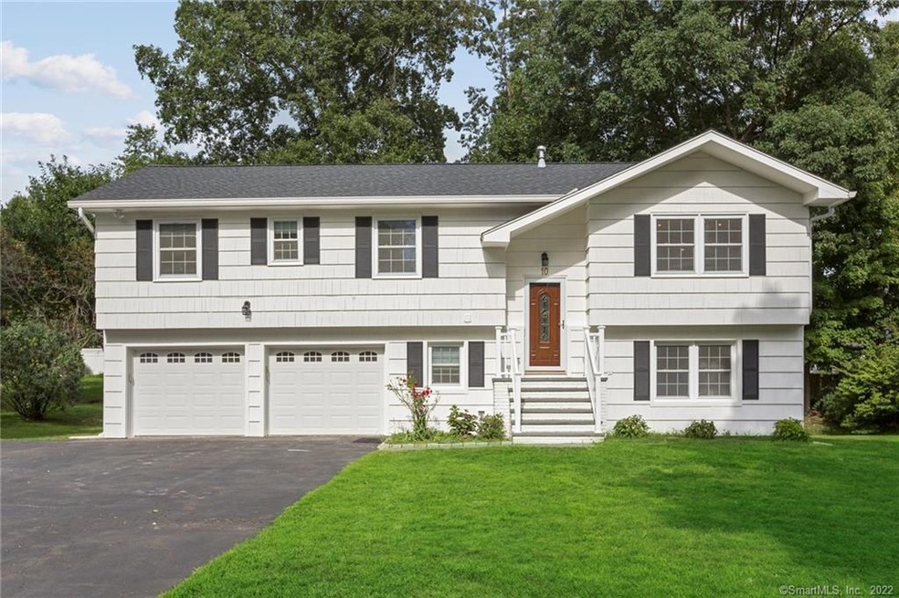 10 Denhurst Place, Darien, CT 06820 - photo 1