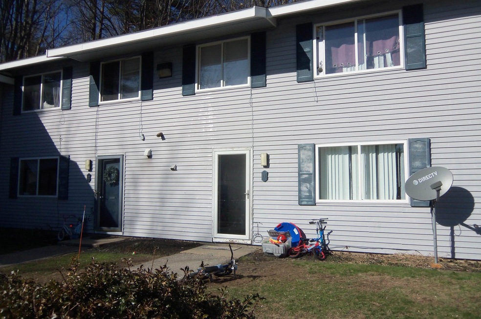 616 Portland St unit 11, Rochester, NH 03867 - photo 1