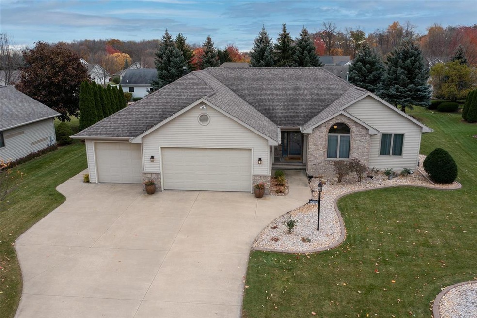 W5929 Daisy Ct, Appleton, WI 54915 - photo 1