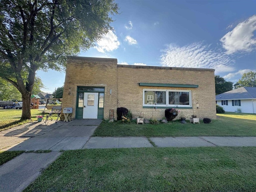 605 E 4th Ave, Brodhead, WI 53520 - photo 1