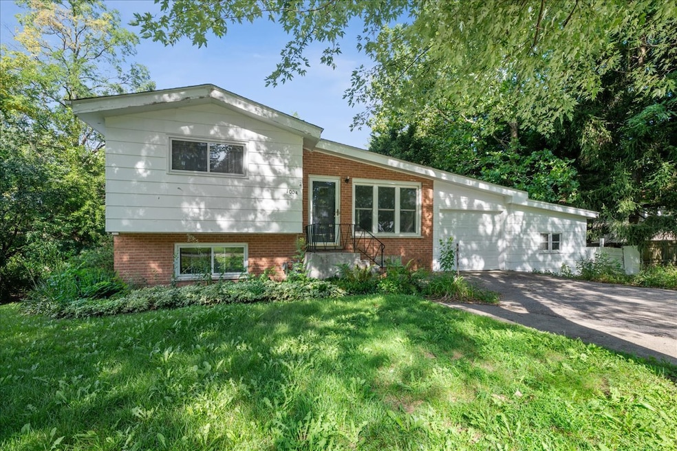 1004 S Grove Ave, Barrington, IL 60010 - photo 1