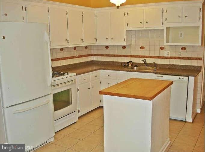 21901 Ruby Dr, Boyds, MD 20841 - photo 1