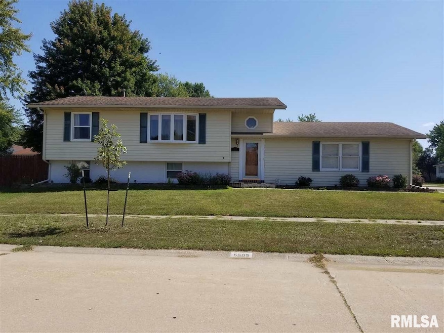 5505 Cedar St, Davenport, IA 52806 - photo 1