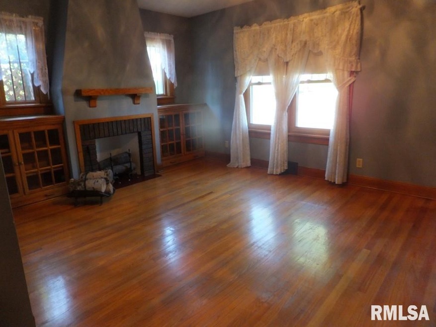 2105 N Myrtle St, Davenport, IA 52804 - photo 1