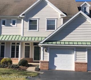 404 Thackeray Close, Moosic, PA 18507 - photo 1