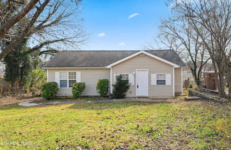 1206 W Parkway Ave, Knoxville, TN 37912 - photo 1