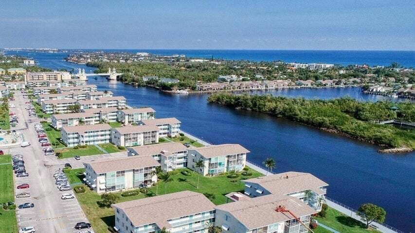 530 Horizon W unit 205, Boynton Beach, FL 33435 - photo 1