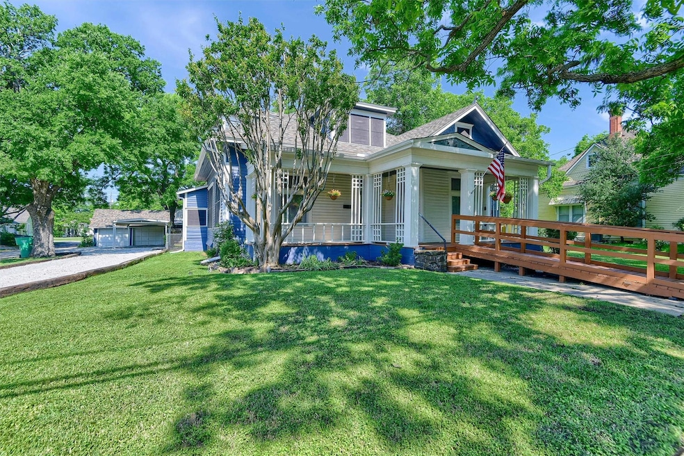 317 S Clements St, Gainesville, TX 76240 - photo 1