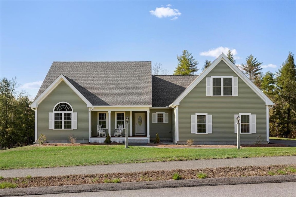 11 Windy Hollow Cir, MerriMacK, NH 03054 - photo 1