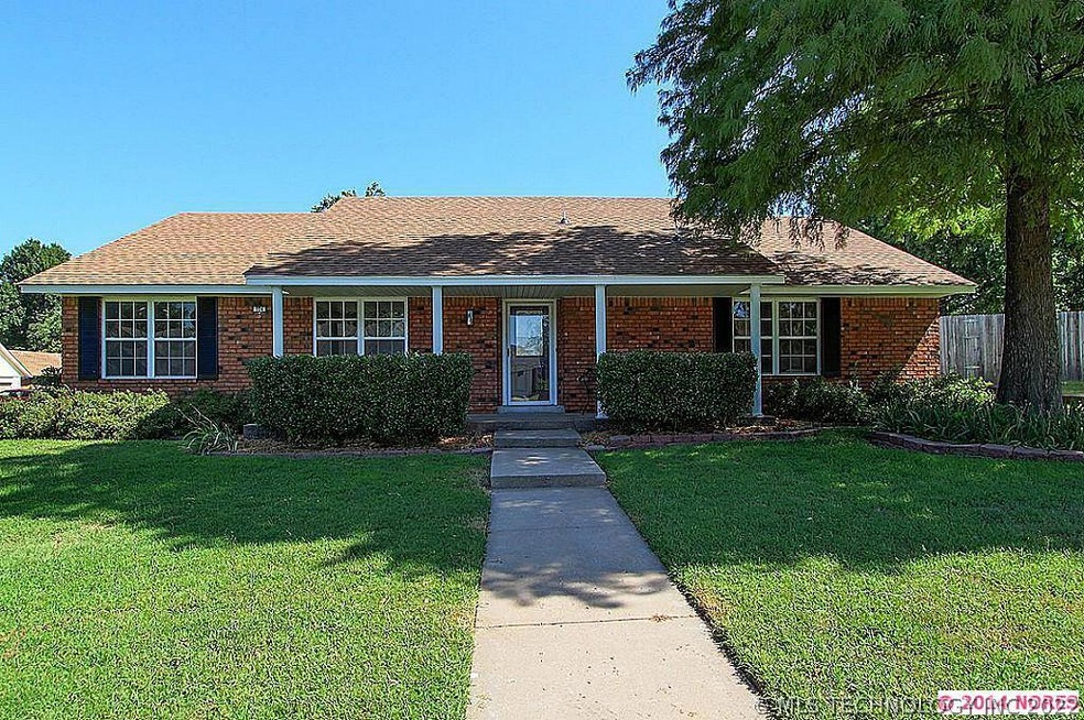 Corner Lot with full brick, corner lot, mature tre
