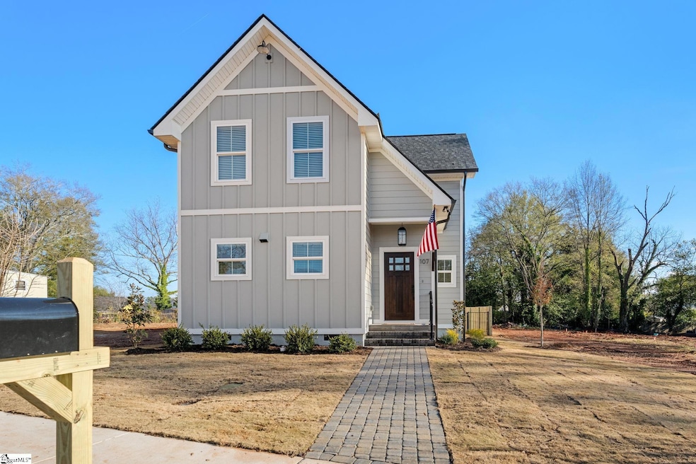 107 Potomac Ave, Greenville, SC 29605 - photo 1