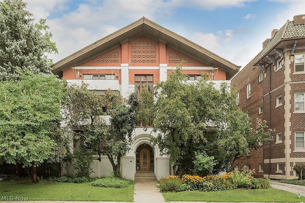 2577 Overlook Rd unit 5, Cleveland, OH 44106 - photo 1