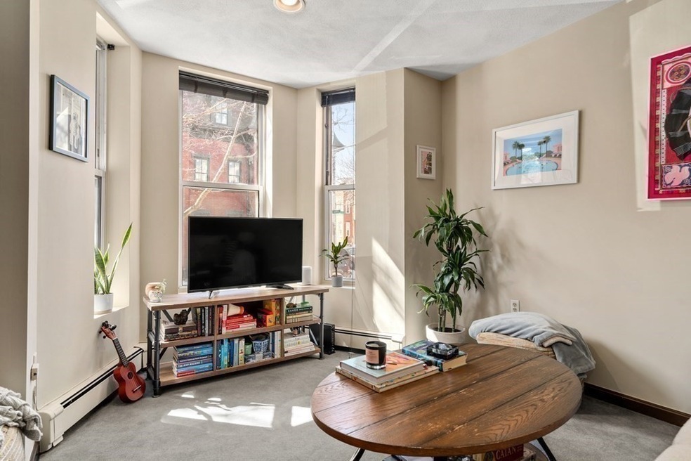286 K St unit 2, Boston, MA 02127 - photo 1
