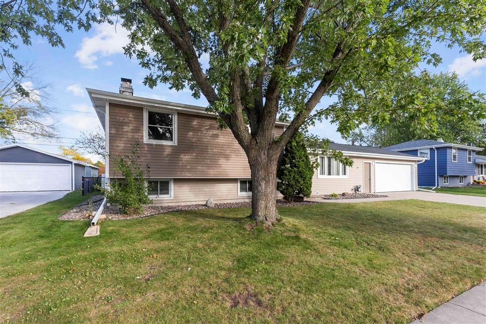 2308 N Linwood Ave, Appleton, WI 54914 - photo 1