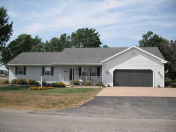 W3092 Springfield Dr, Appleton, WI 54915 - photo 1