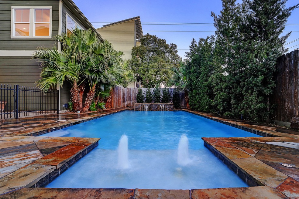 2002 Cortlandt St, Houston, TX 77008 - photo 1