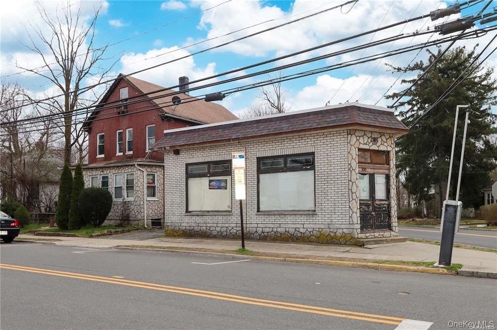 100 Steamboat Rd, Great Neck, NY 11024 - photo 1