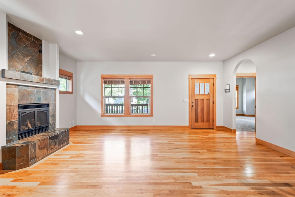 Sold $1,085,000 • Co-Listing Agent