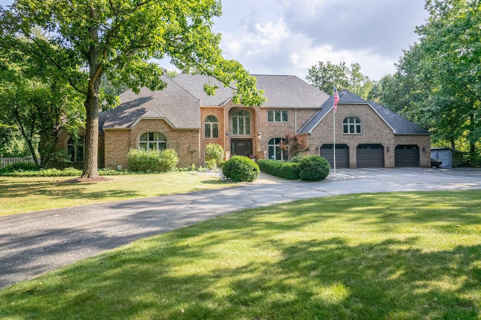 2404 N Quail Run Dr, Midland, MI 48642 - photo 1