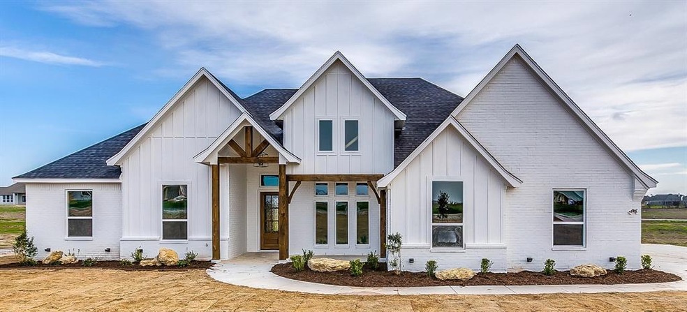 371 Red Bird Dr, Springtown, TX 76082 - photo 1