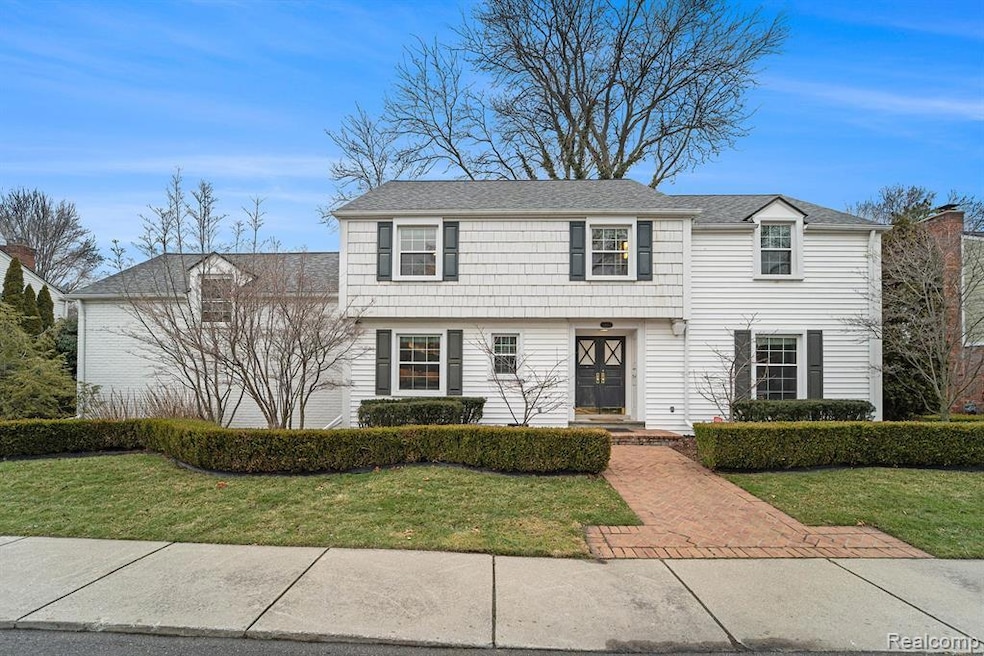 Welcome to 90 Colonial Rd!