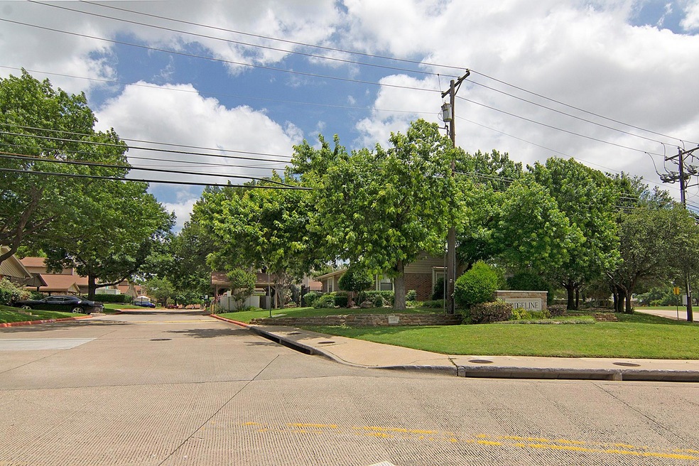 View of front of home featuring a front lawn